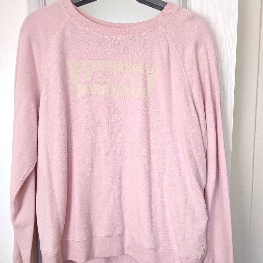 Levi's light pink crewneck